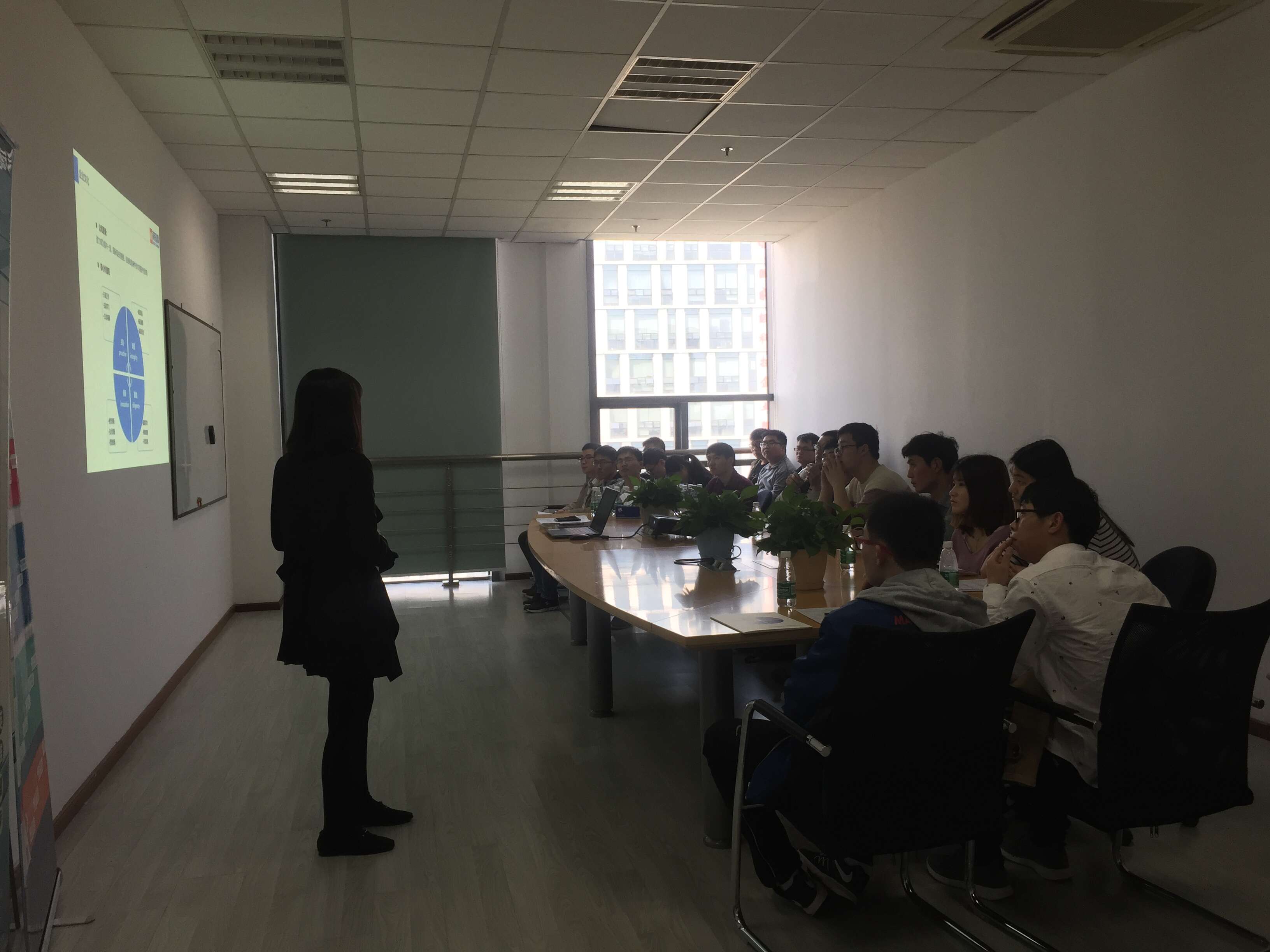 C:\Users\Administrator\Desktop\计算机系赴南京欣网通信科技股份有限公司考察交流\座谈.jpg